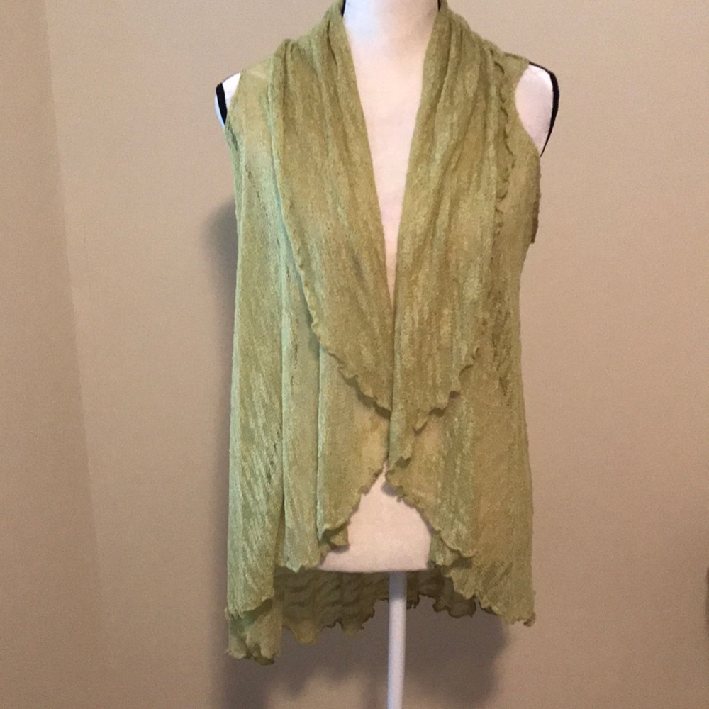 Beautiful green vest 🌹🌹